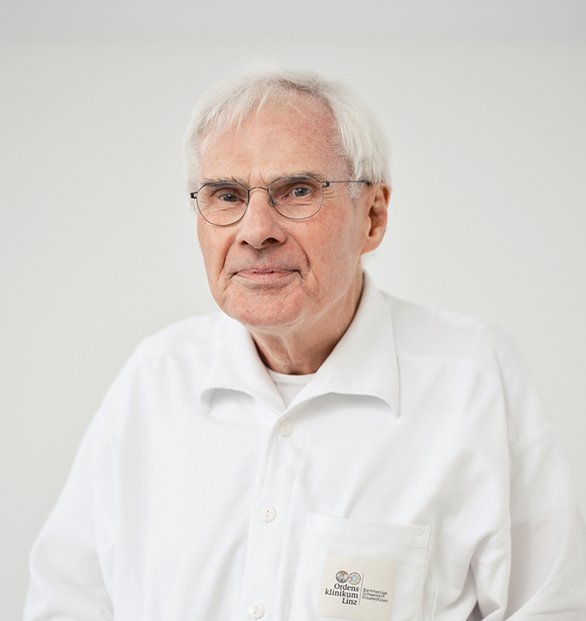Prim (em). Dr. Wolfgang Sega